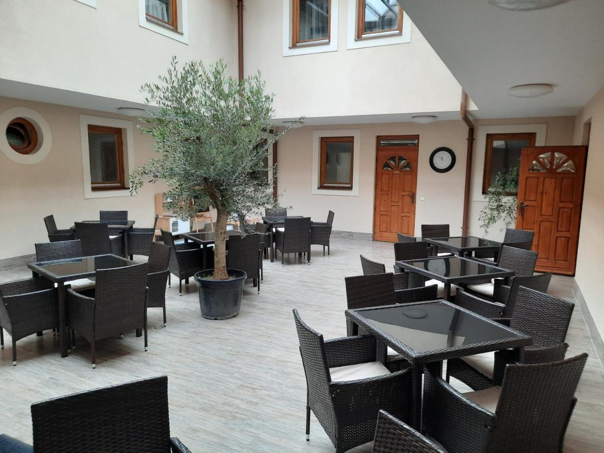 Vegvari Hotel Еґер Екстер'єр фото